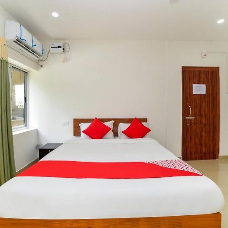 Oyo 40893 Hotel Lotus Ґувахаті Екстер'єр фото