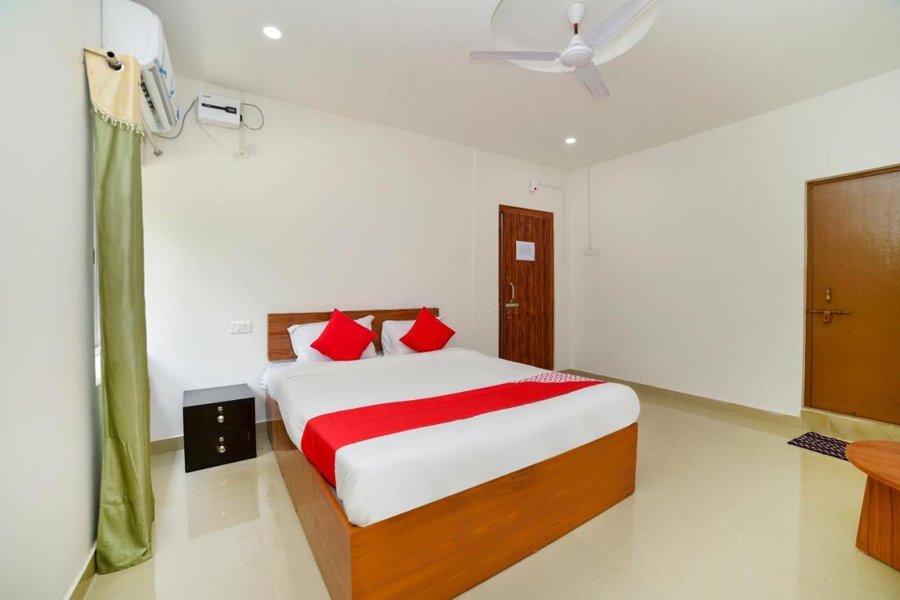 Oyo 40893 Hotel Lotus Ґувахаті Екстер'єр фото